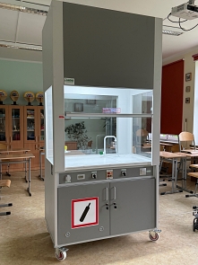 Dygestorium z filtrem aktywnego węgla