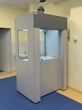 Stół aparaturowy, mobilny. Blat stal nierdzewna OH18N9