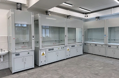 Dygestoria metalowe z bokami przeszklonymi