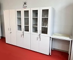 Szafa laboratoryjna dzielona z górą przeszkloną