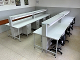 Stoły wyspowe 8 osobowe z nadstawką, z miejscami do siedzenia do szkolnej pracowni chemicznej