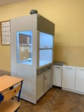 Dygestorium do pracowni chemicznej z przeszklonymi trzema ścianami