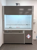 Dygestorium laminowane ze zlewem ceramicznym oraz osadnikiem na chemikalia..
