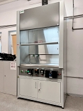 Dygestorium Ex przeciwwybuchowe. Komora i blat stal nierdzewna INOX. Instalacja ciepłej i zimnej wody z podgrzewaczem umieszczonym w szafce.